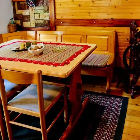 Predah, Mijaila Radovica 13a * Златибор